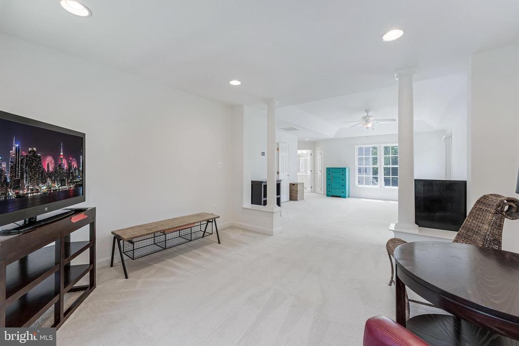 8649 Hillside Manor Dr