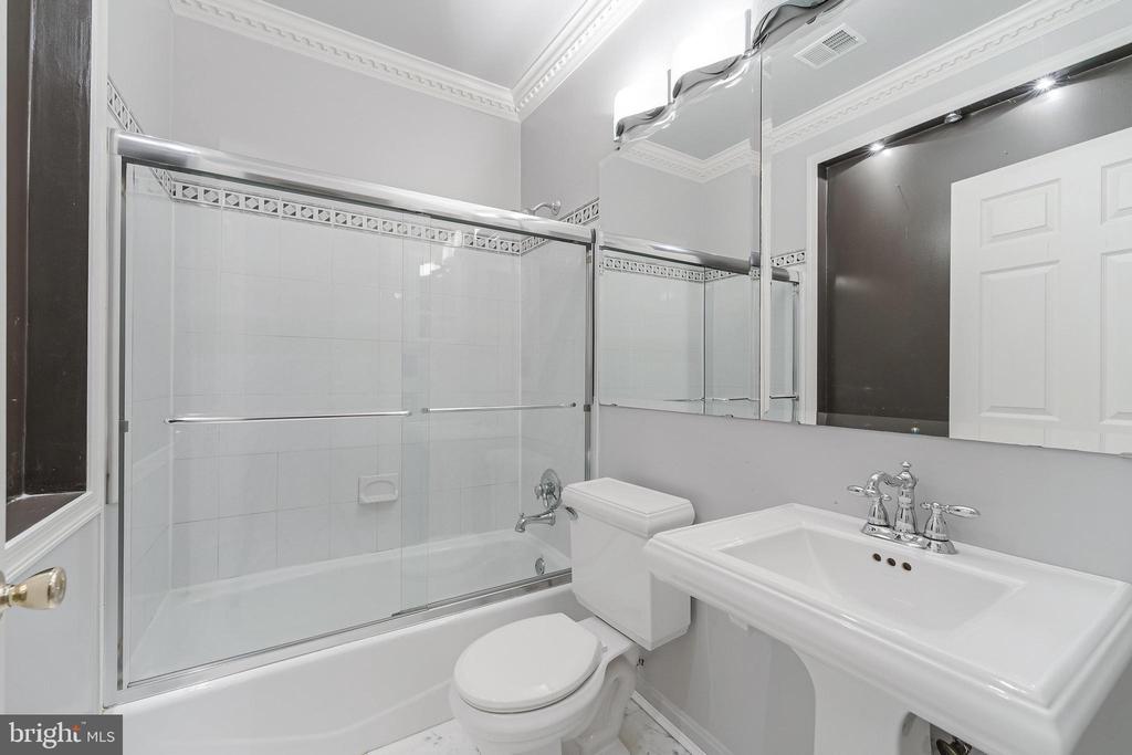 8649 Hillside Manor Dr