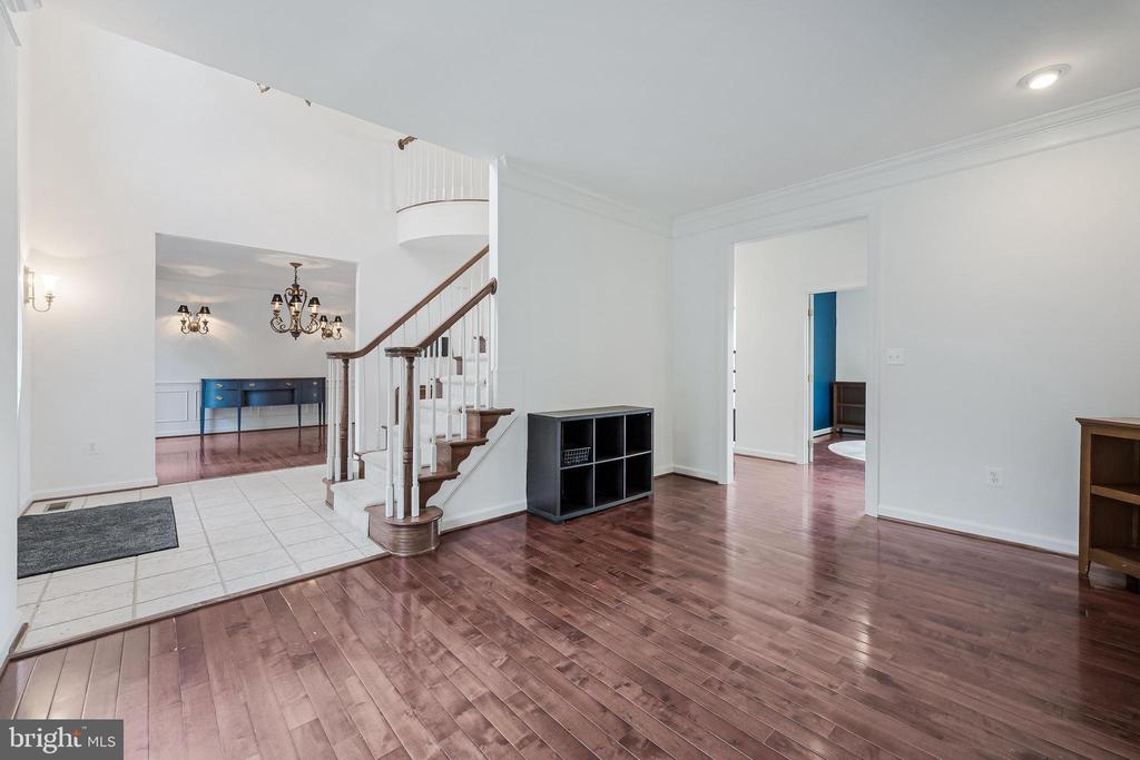 8649 Hillside Manor Dr