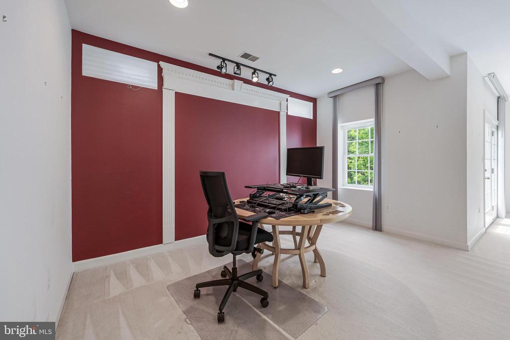 8649 Hillside Manor Dr