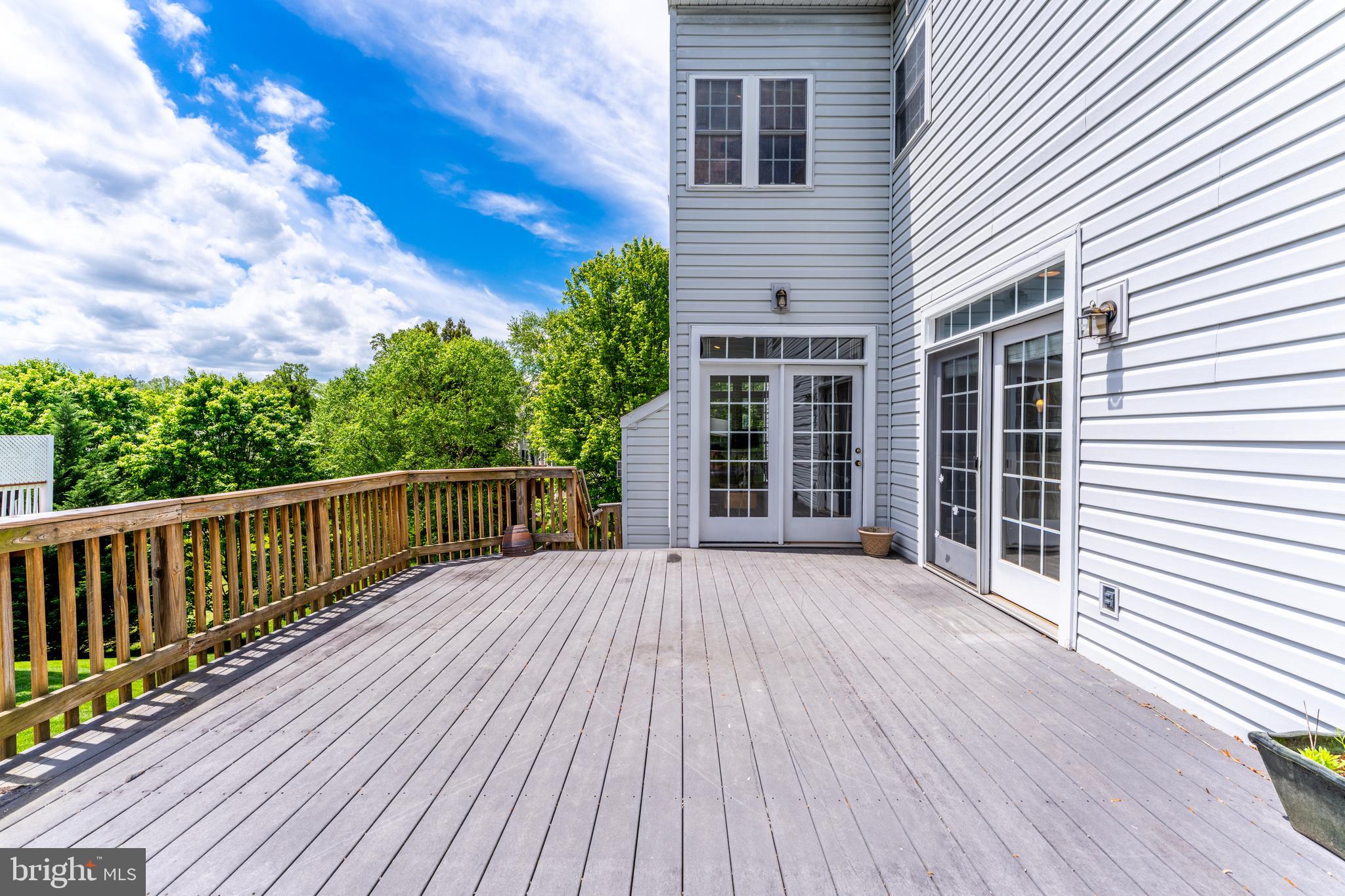 8649 Hillside Manor Dr