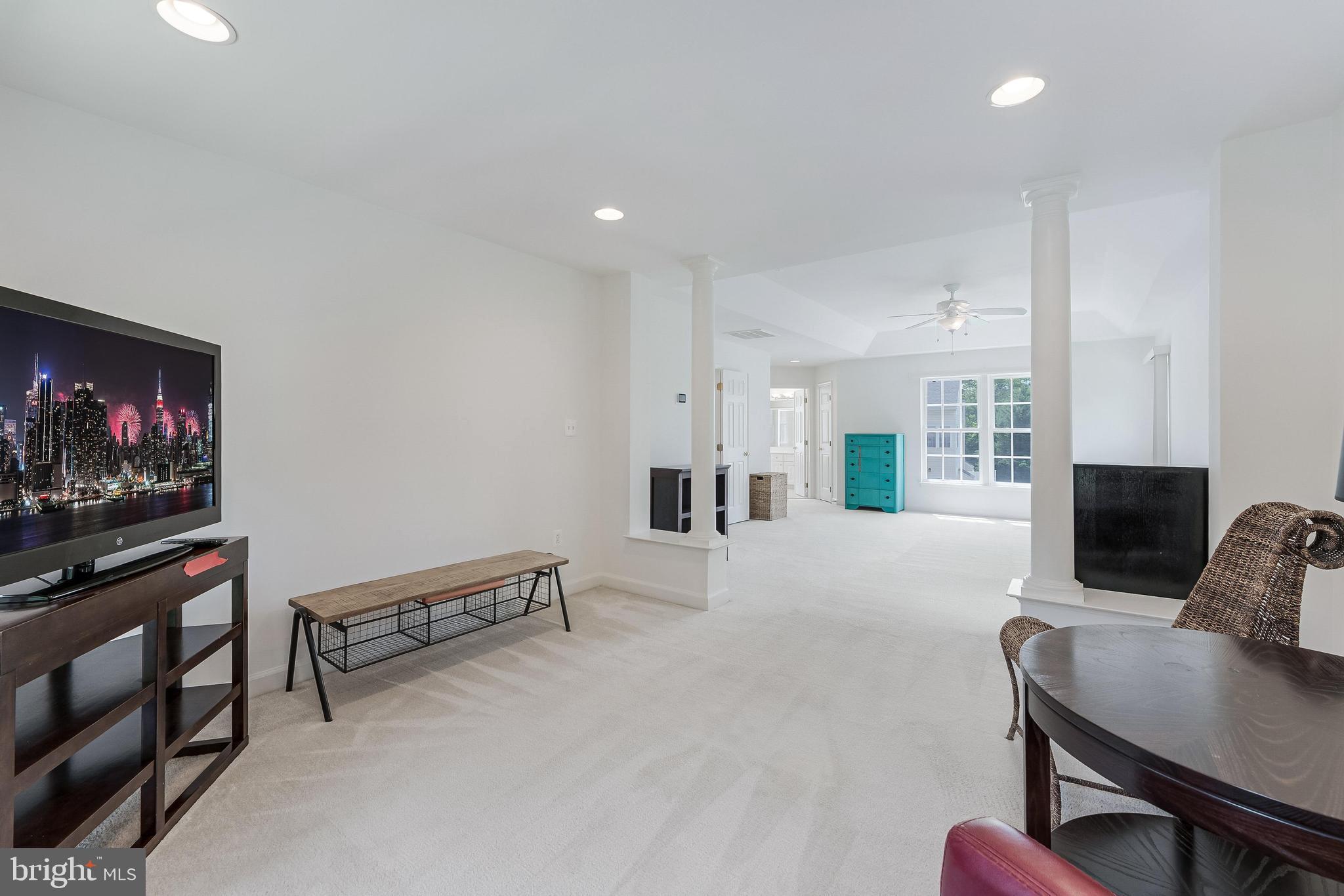 8649 Hillside Manor Dr