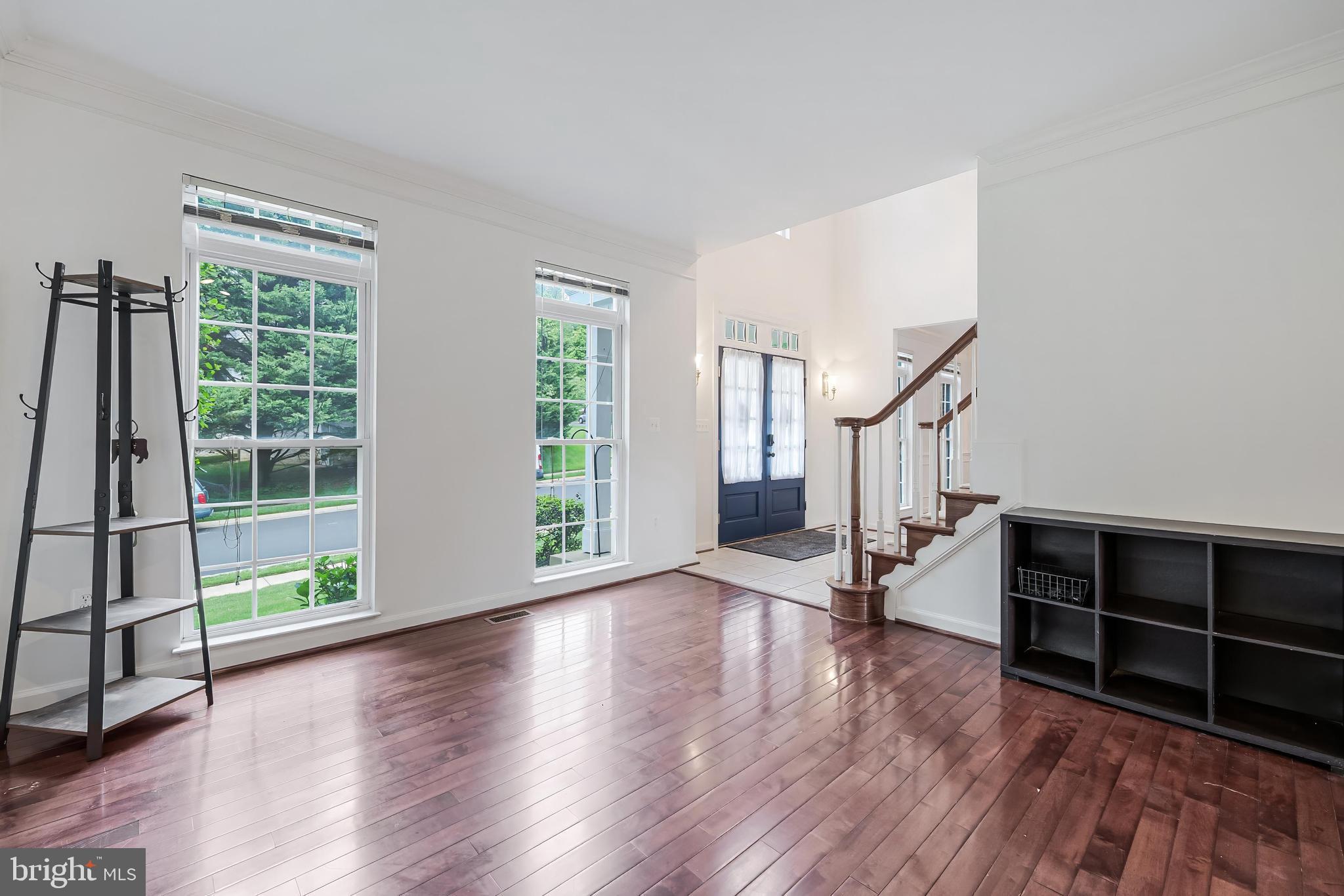 8649 Hillside Manor Dr