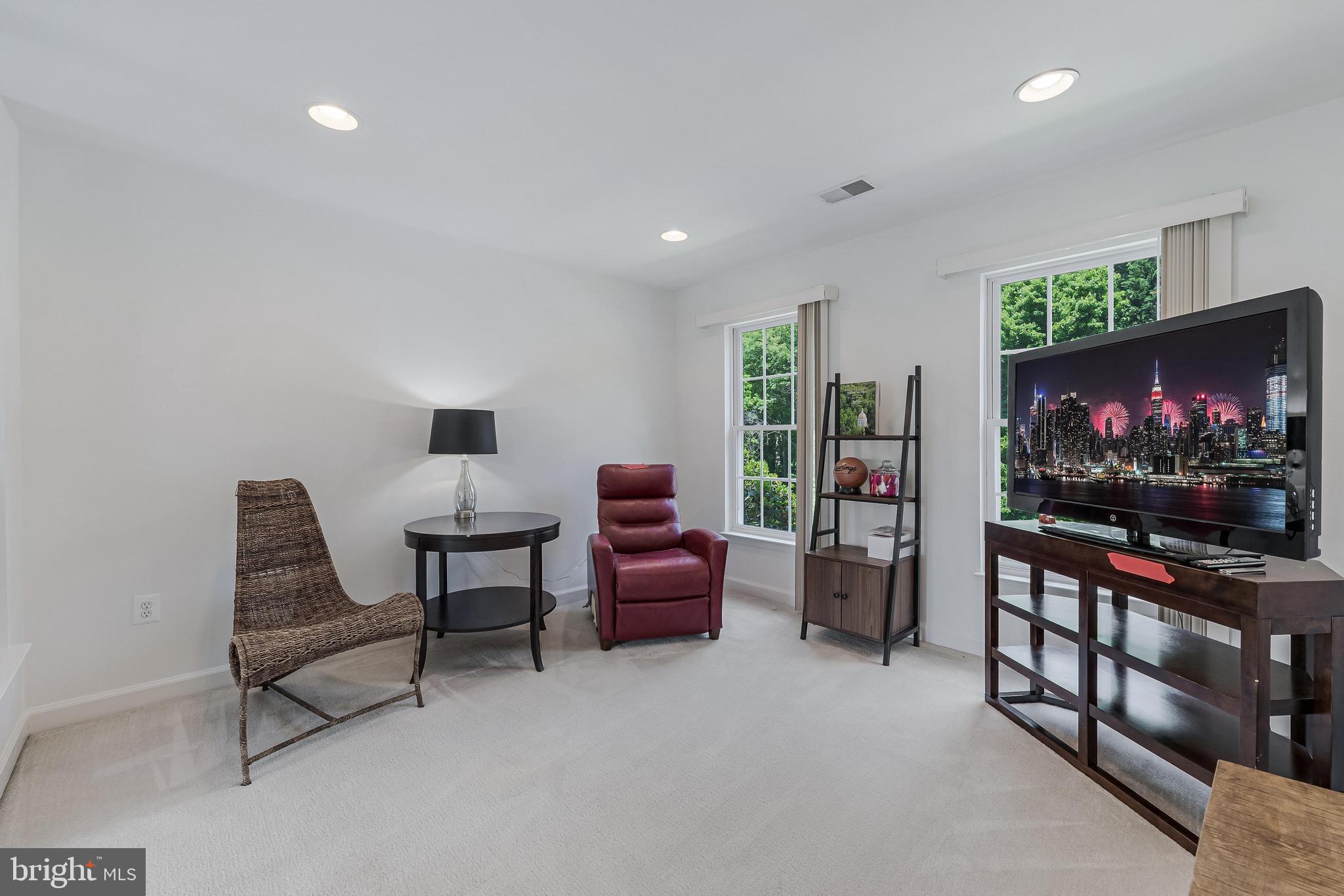 8649 Hillside Manor Dr