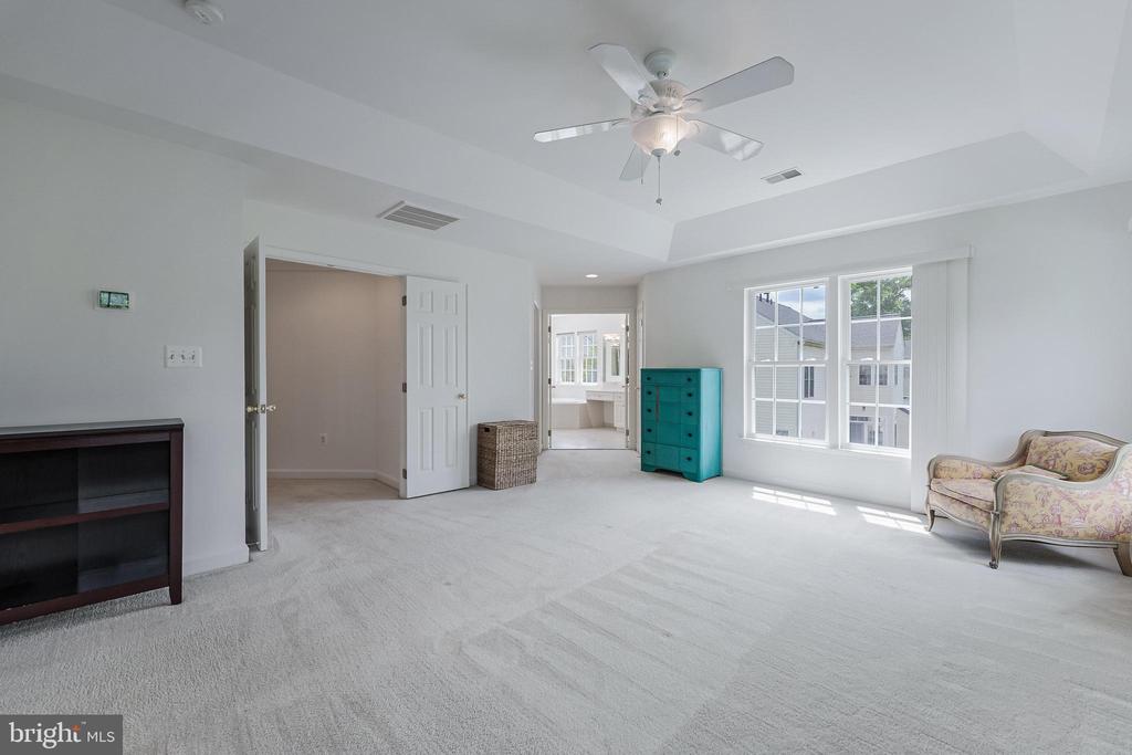 8649 Hillside Manor Dr