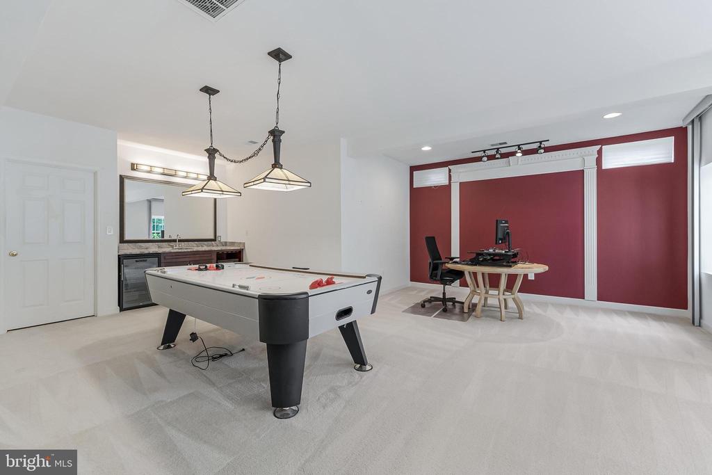 8649 Hillside Manor Dr