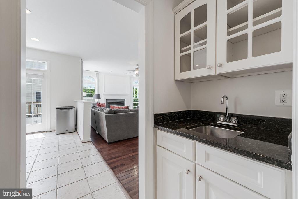 8649 Hillside Manor Dr