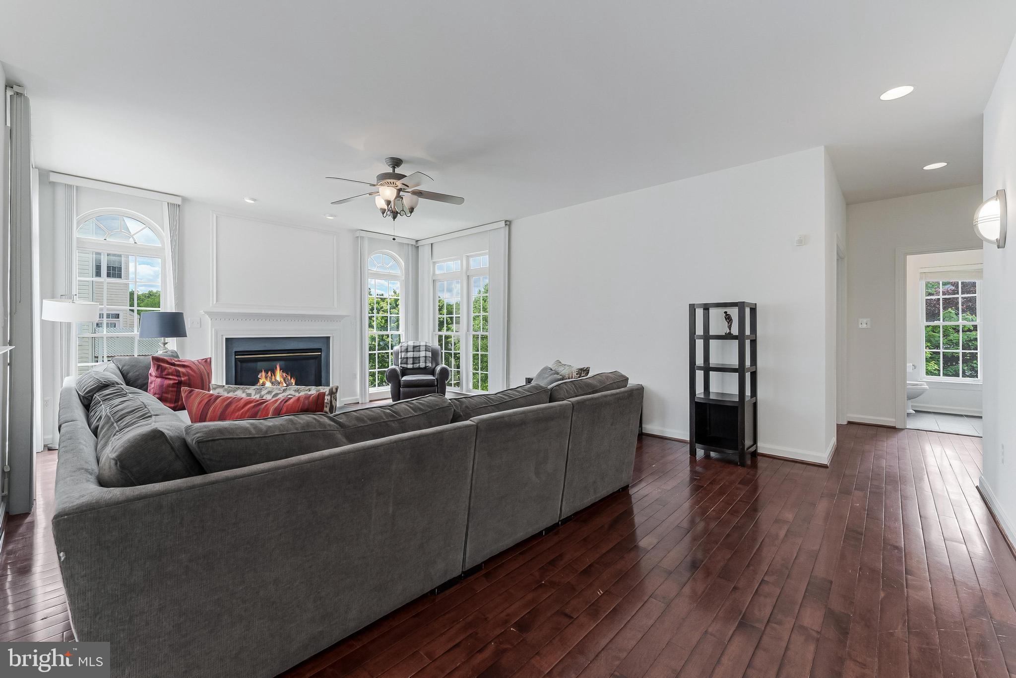 8649 Hillside Manor Dr