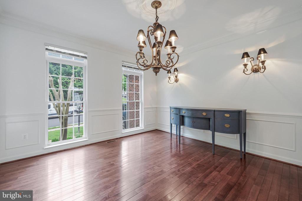 8649 Hillside Manor Dr