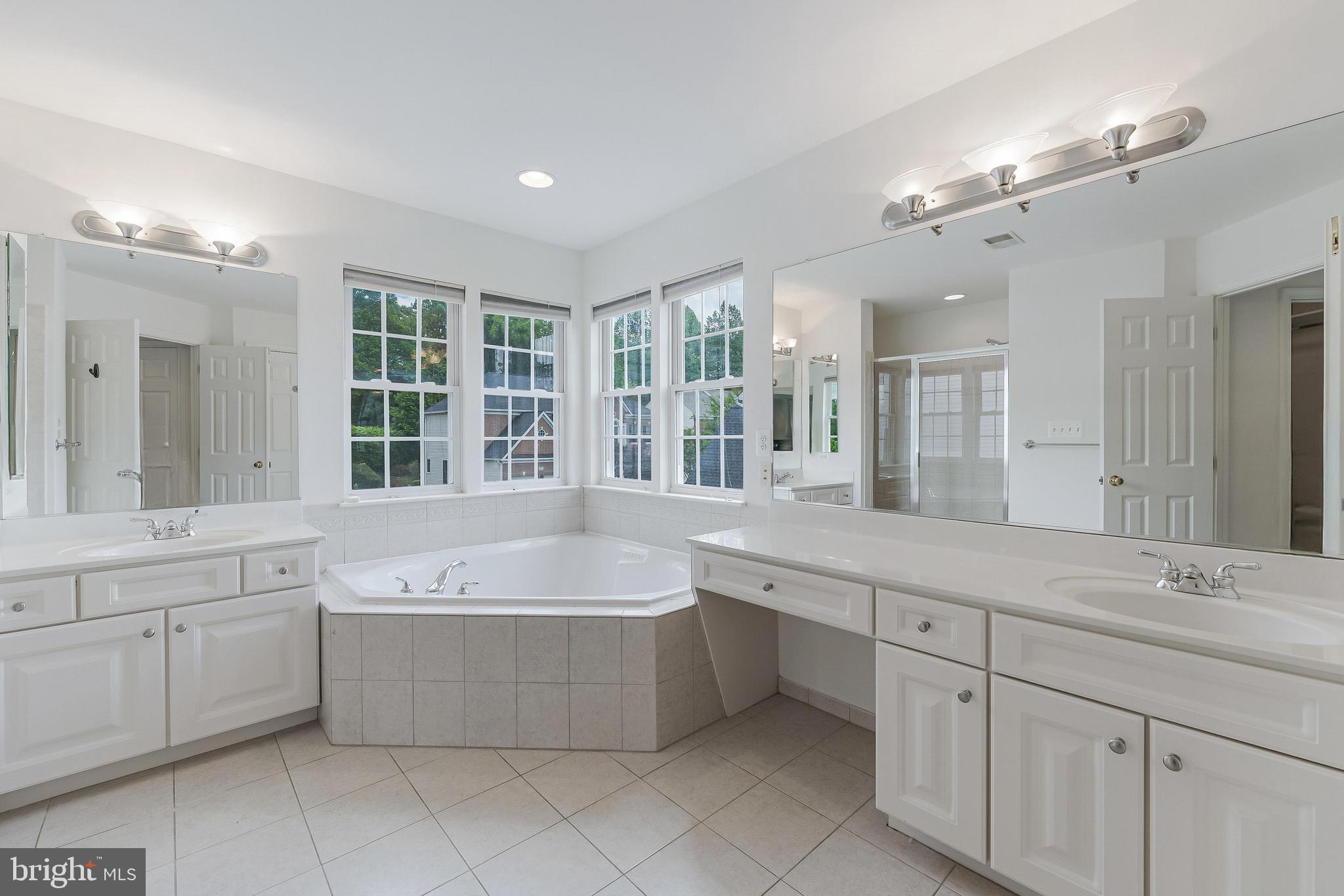 8649 Hillside Manor Dr