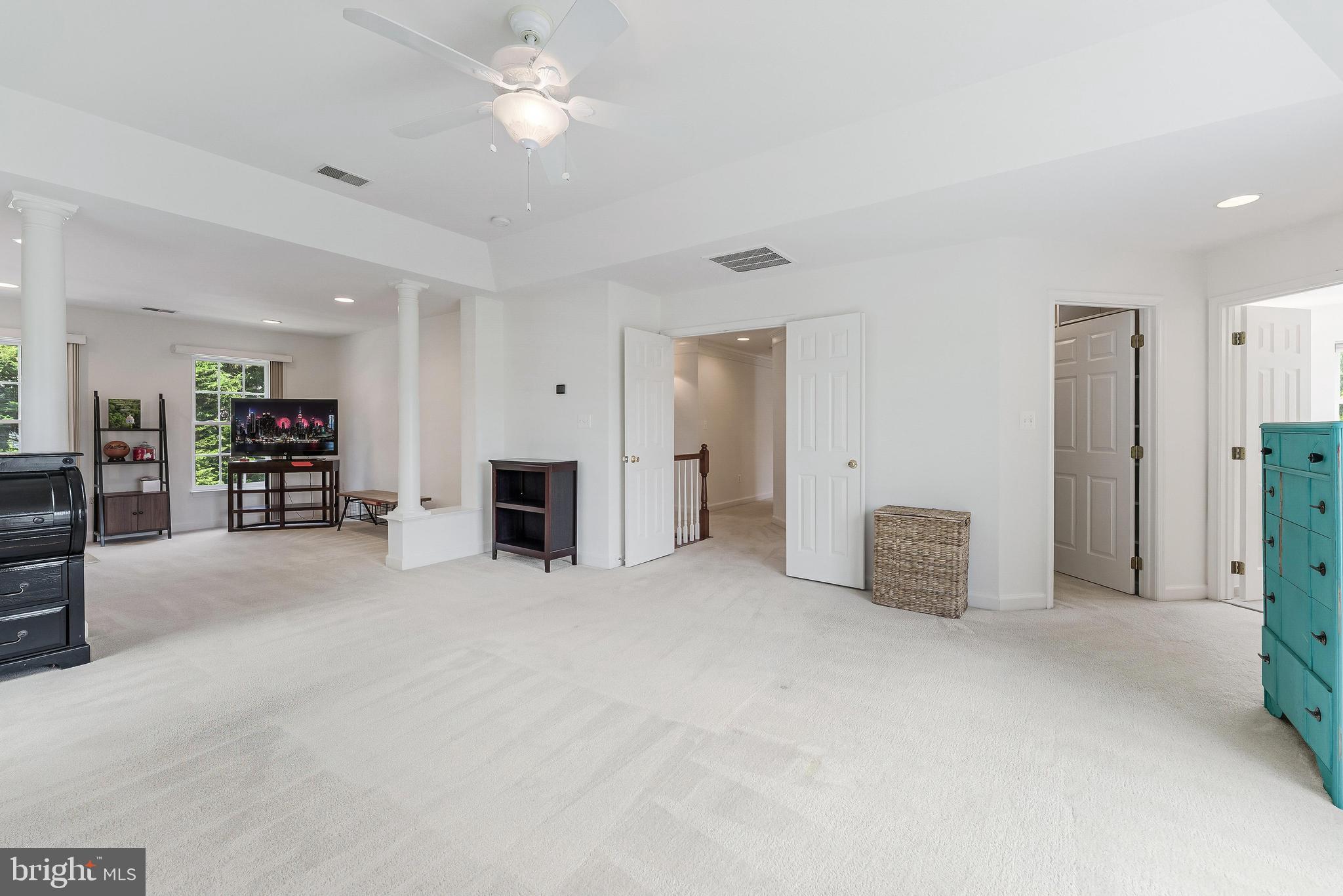 8649 Hillside Manor Dr