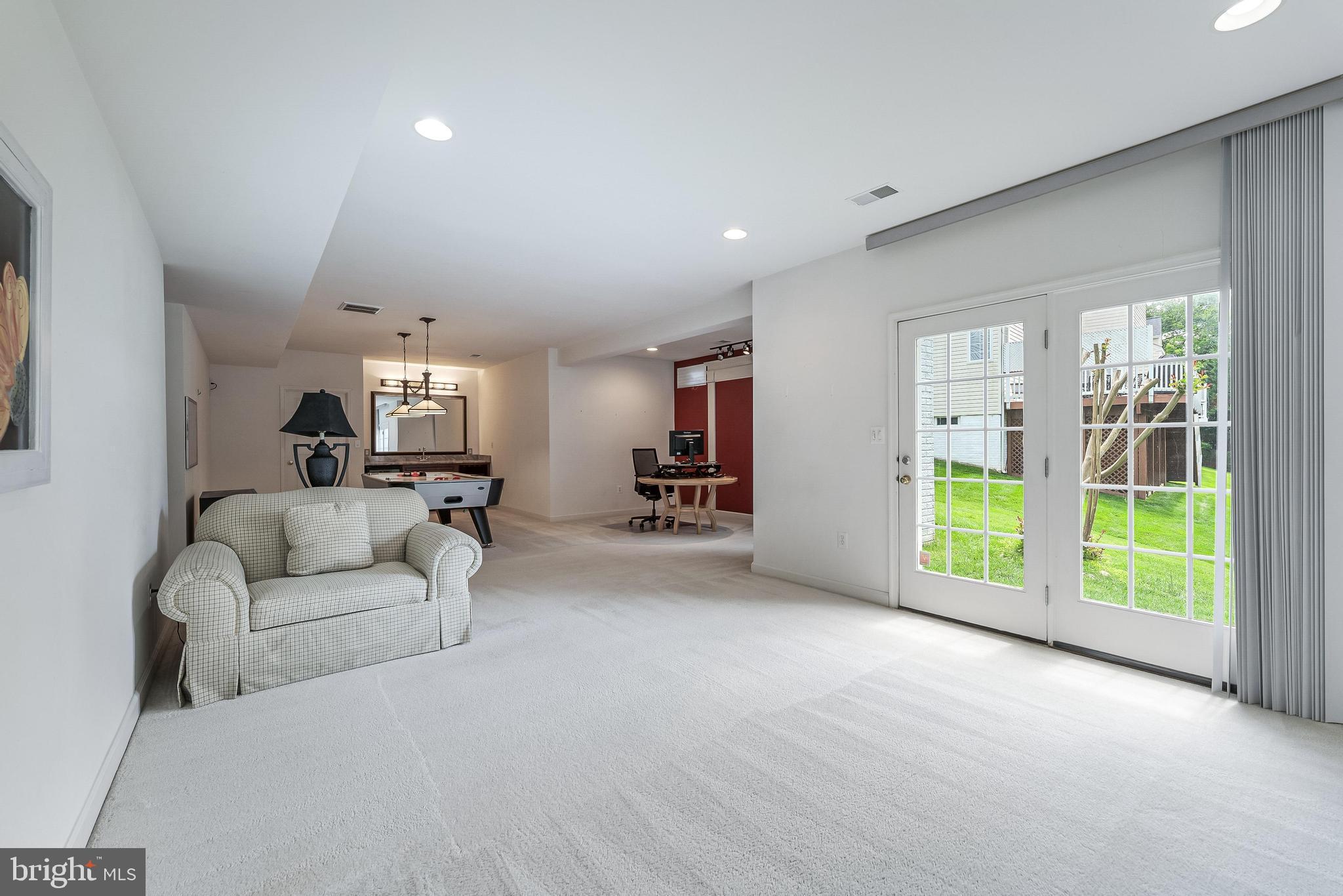 8649 Hillside Manor Dr