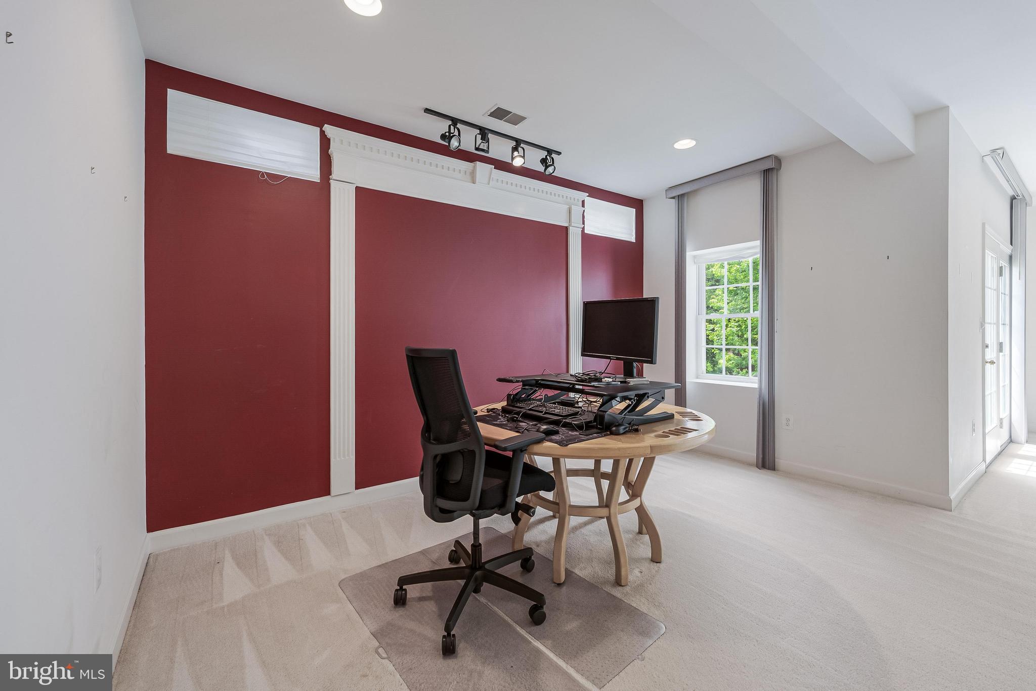 8649 Hillside Manor Dr