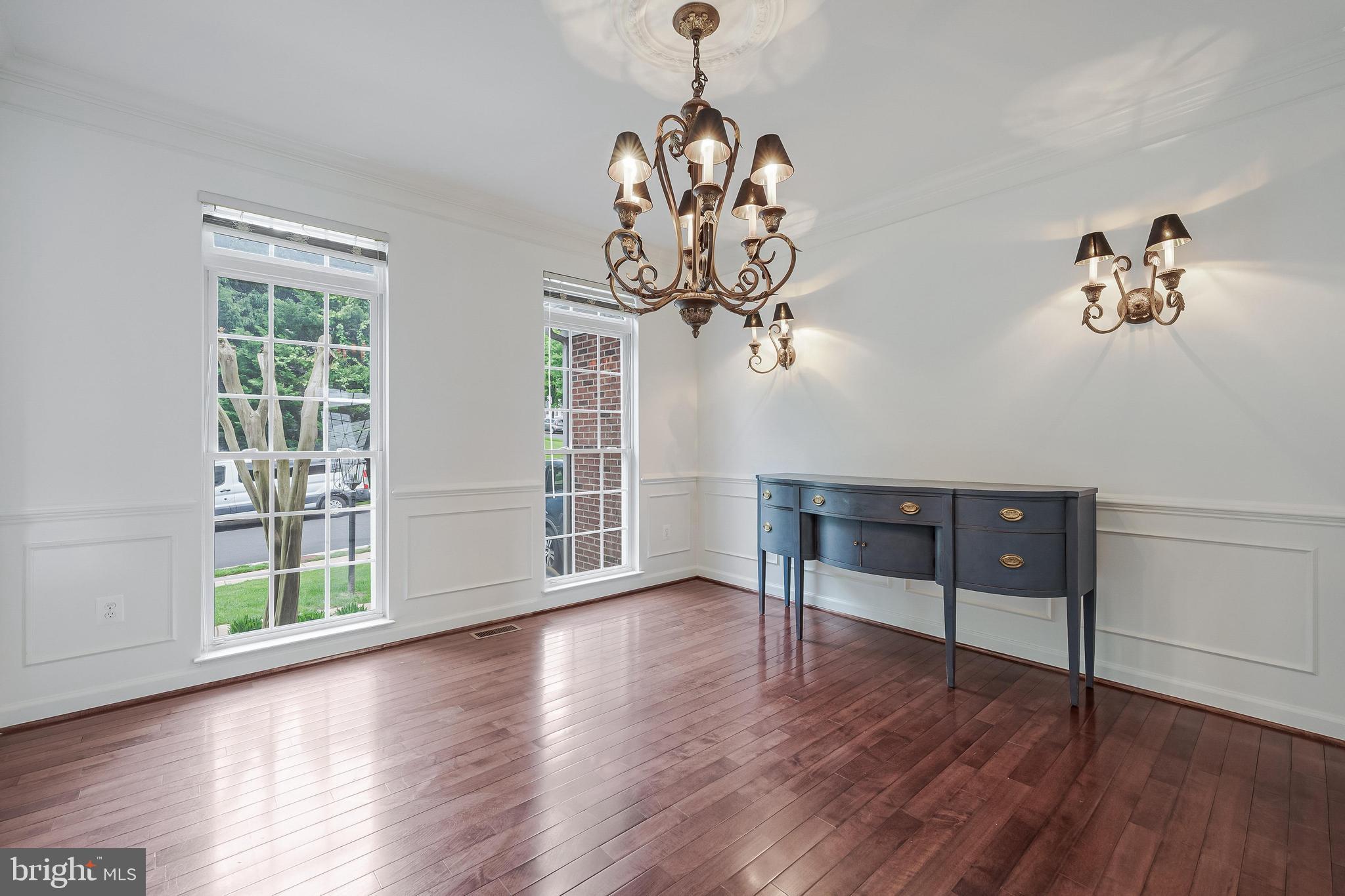 8649 Hillside Manor Dr