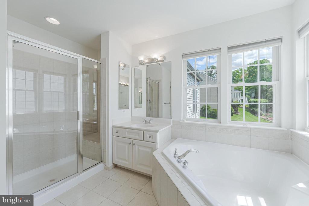 8649 Hillside Manor Dr