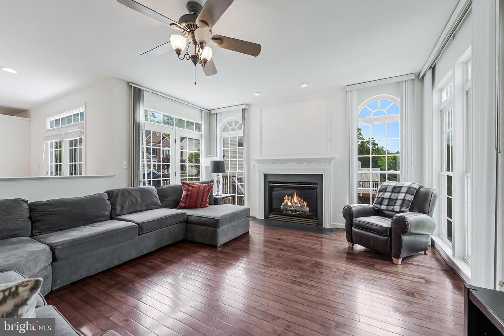 8649 Hillside Manor Dr