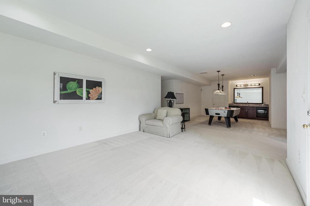8649 Hillside Manor Dr