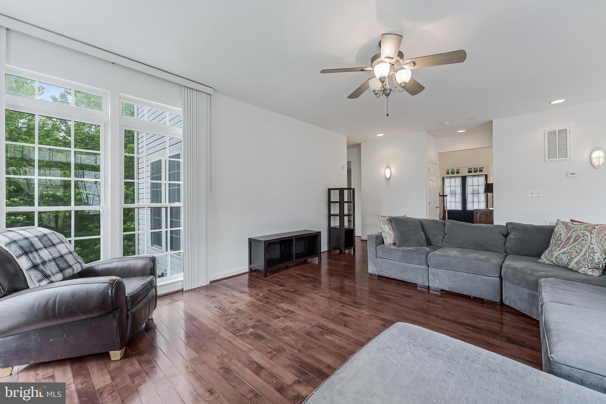 8649 Hillside Manor Dr
