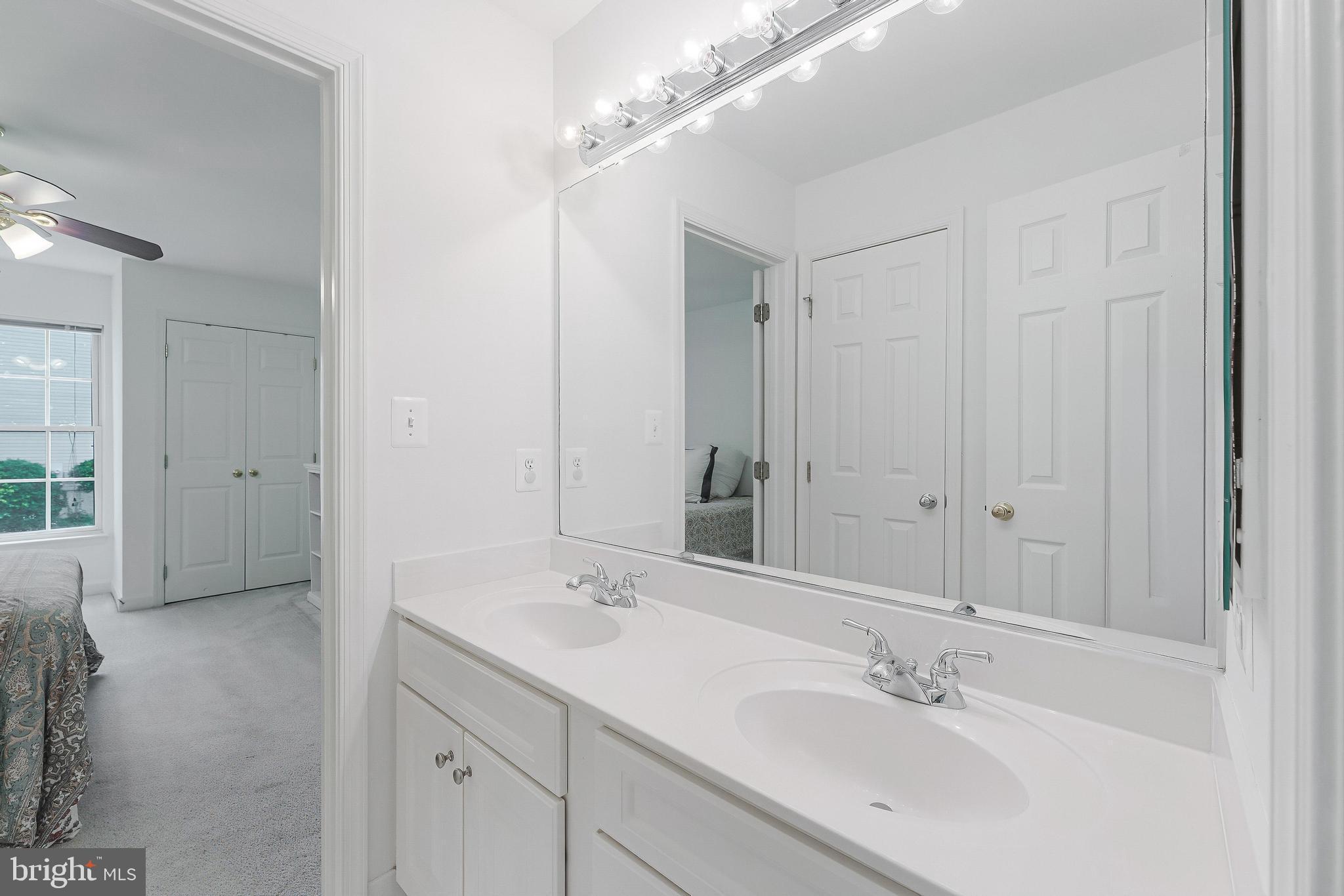 8649 Hillside Manor Dr