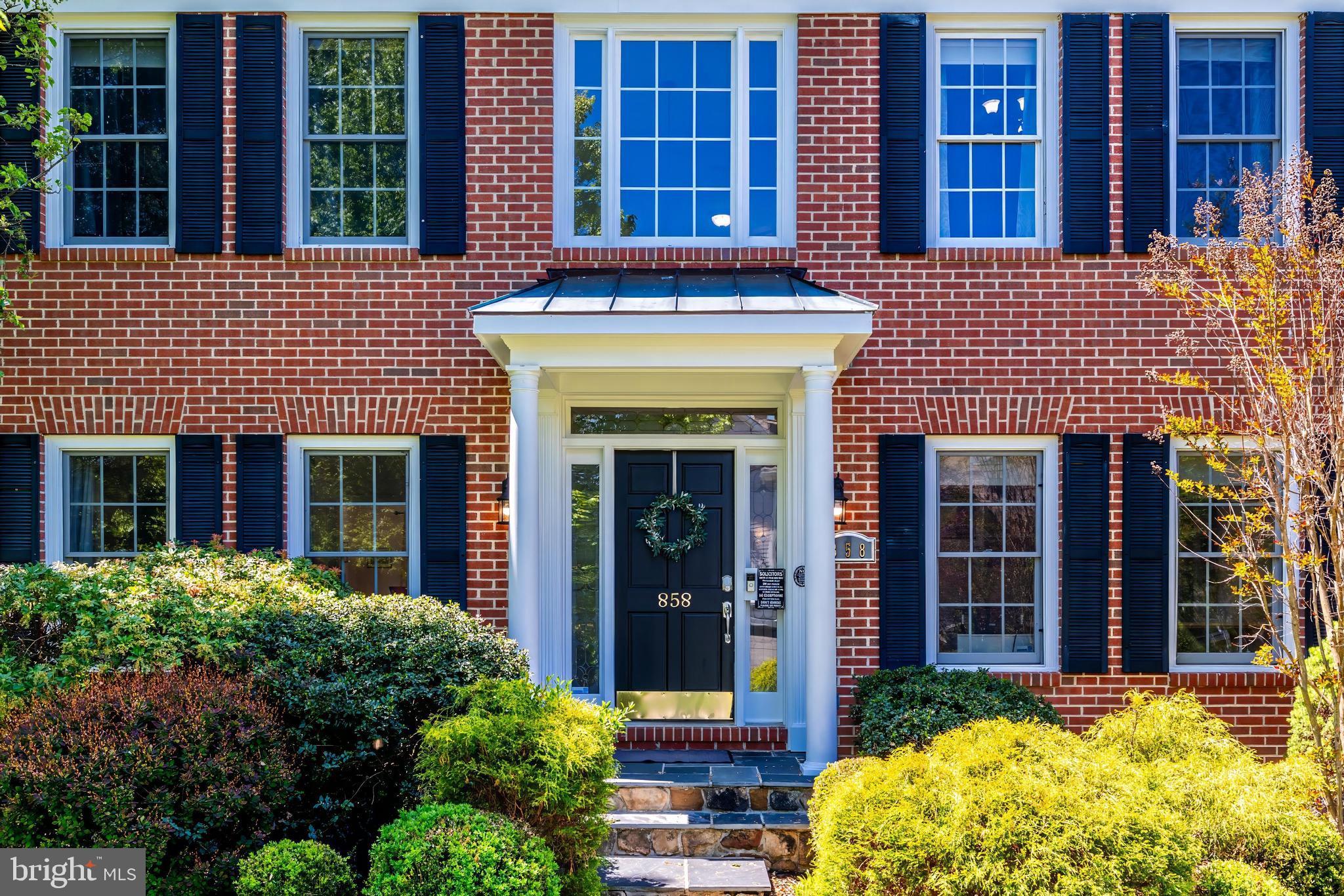 858 Constellation Dr