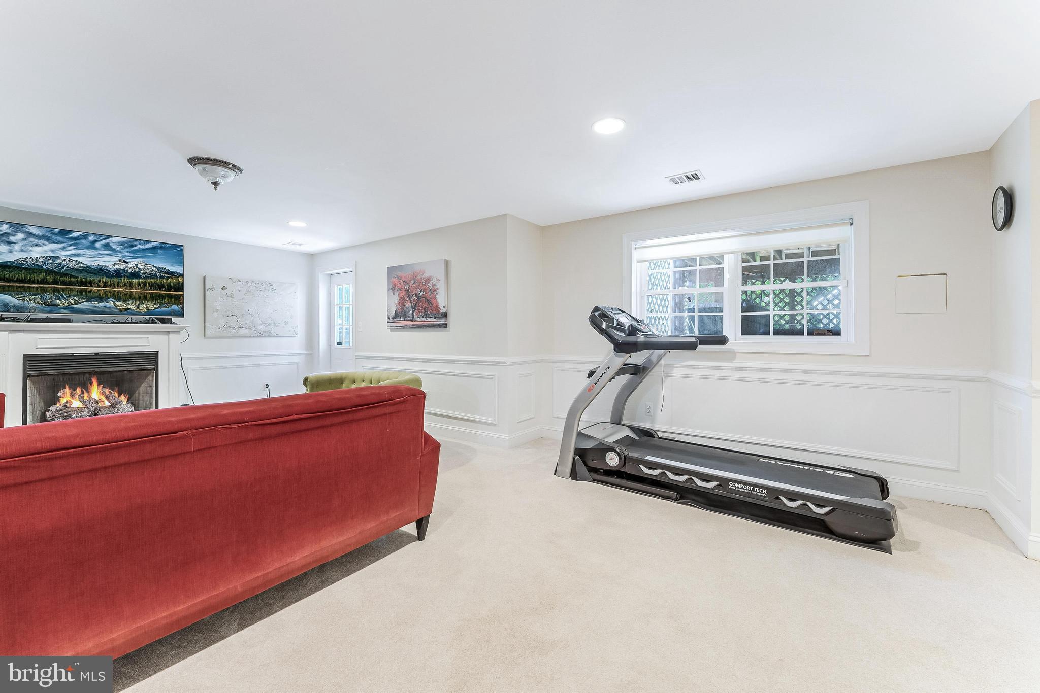 858 Constellation Dr