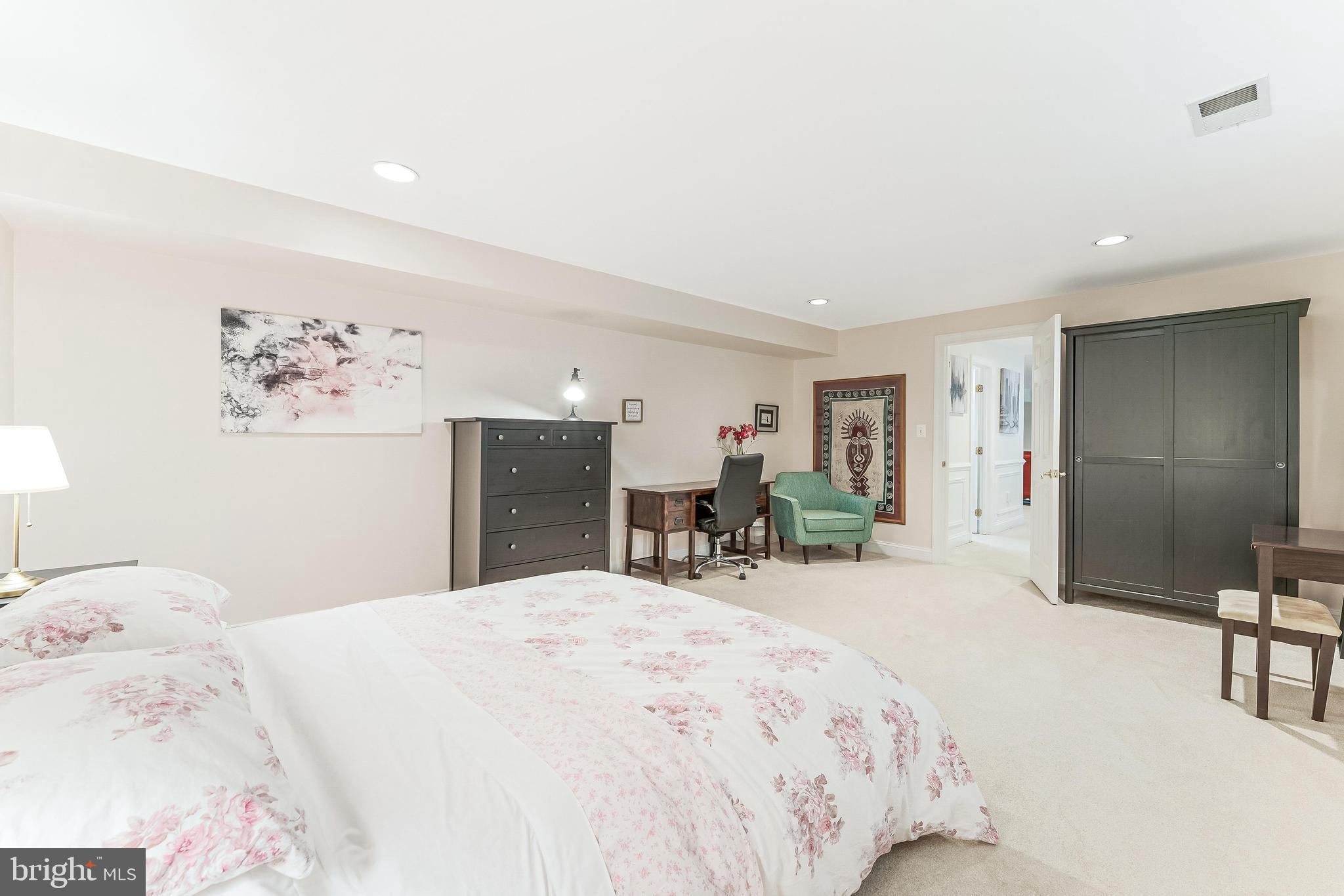 858 Constellation Dr