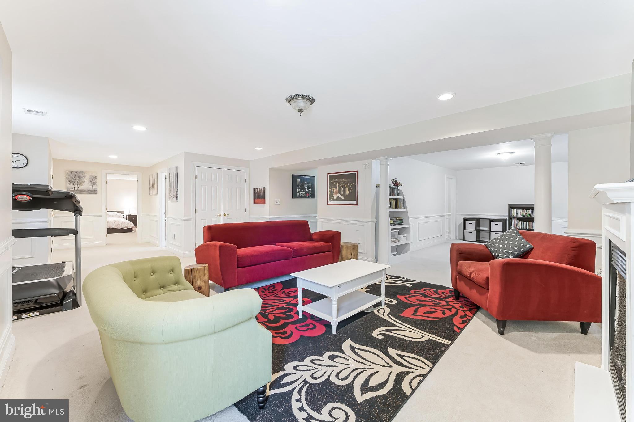 858 Constellation Dr