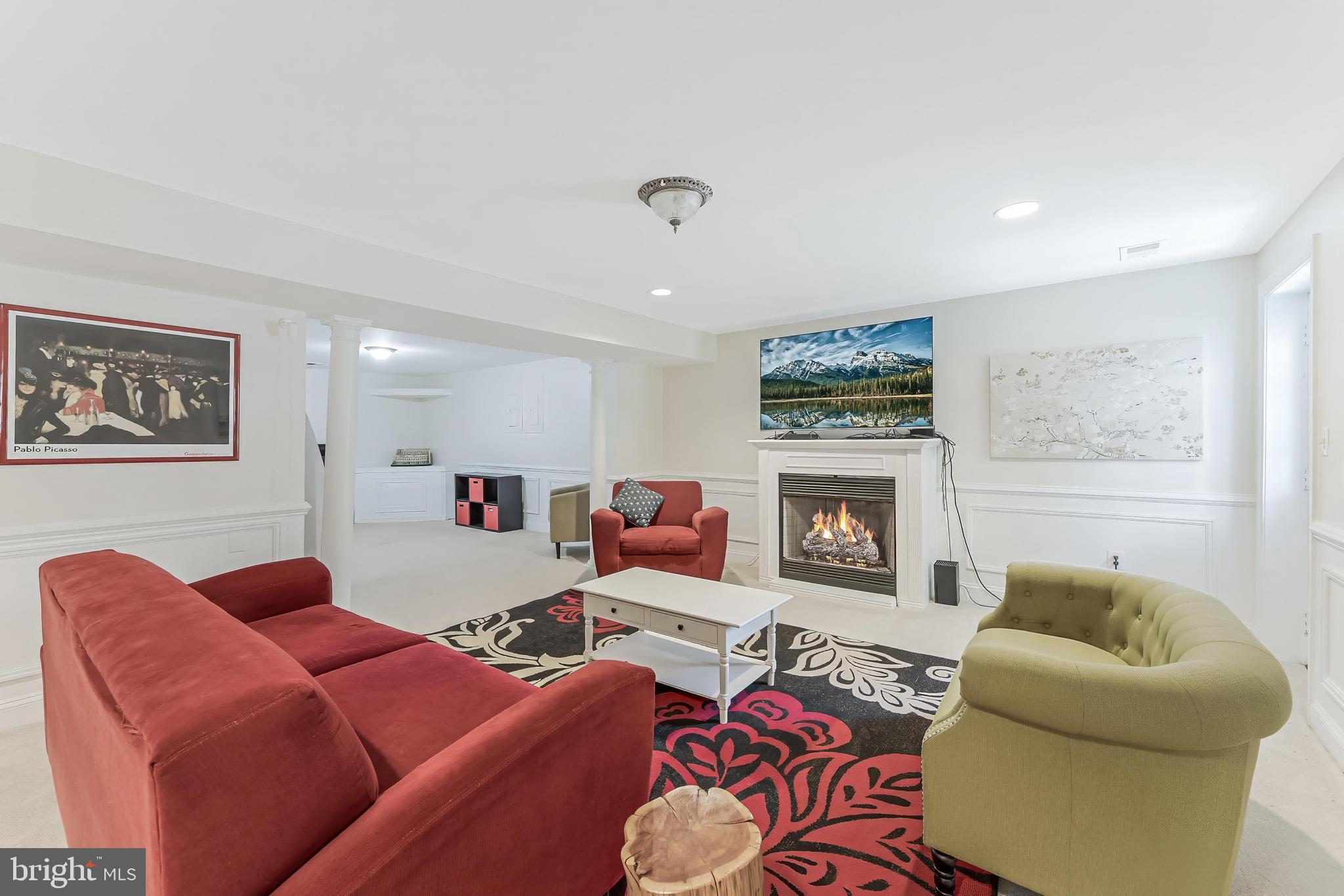 858 Constellation Dr