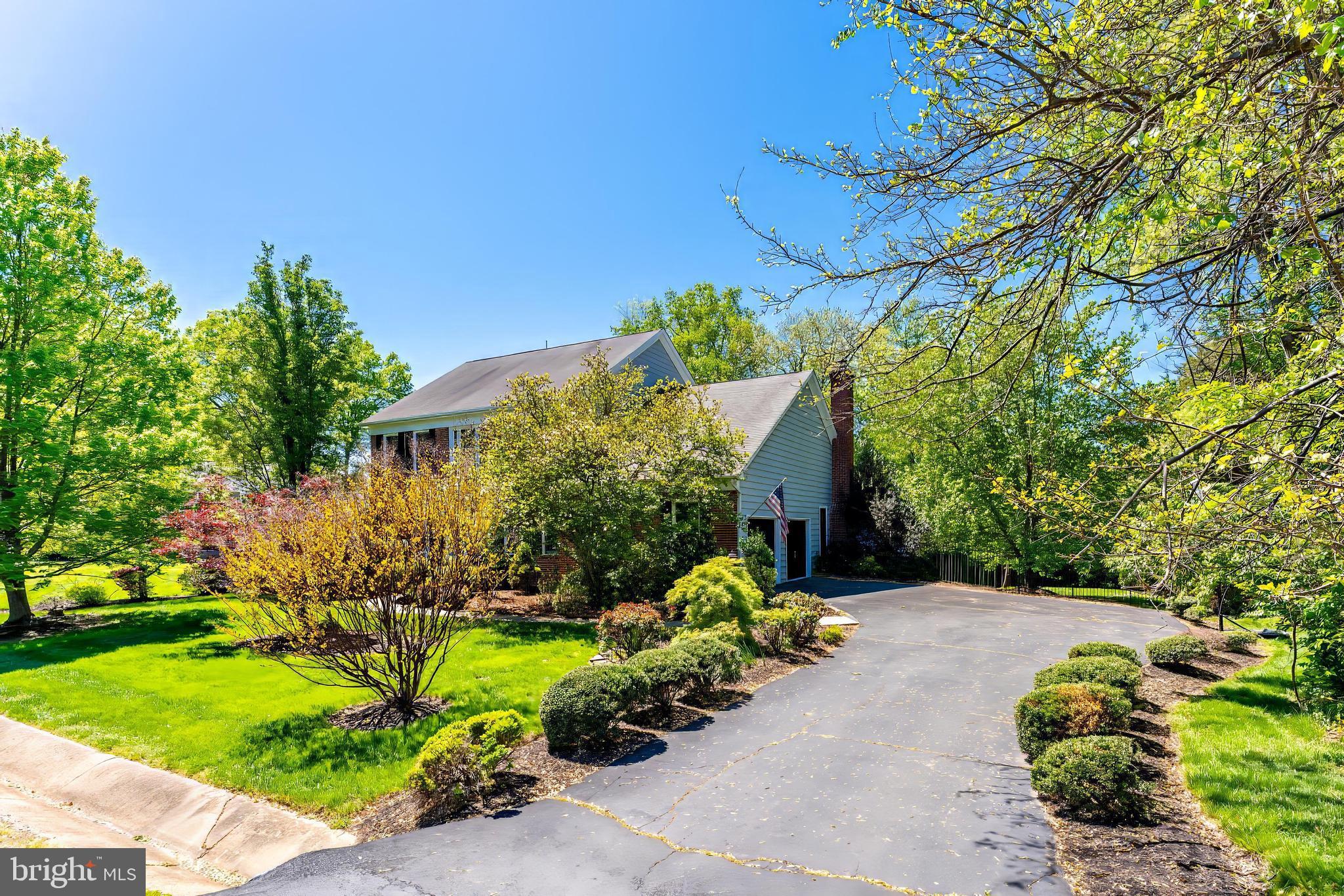 858 Constellation Dr