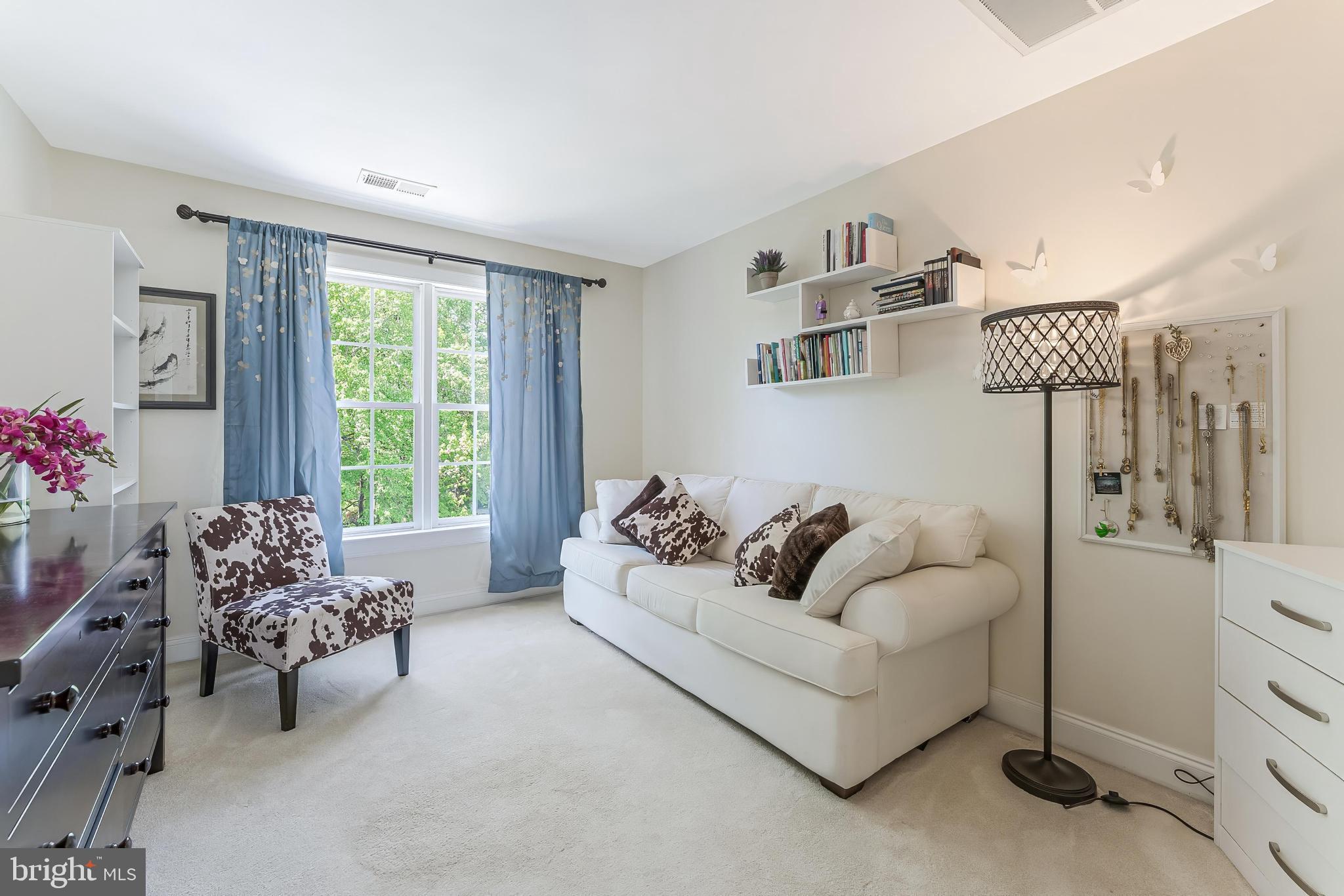 858 Constellation Dr