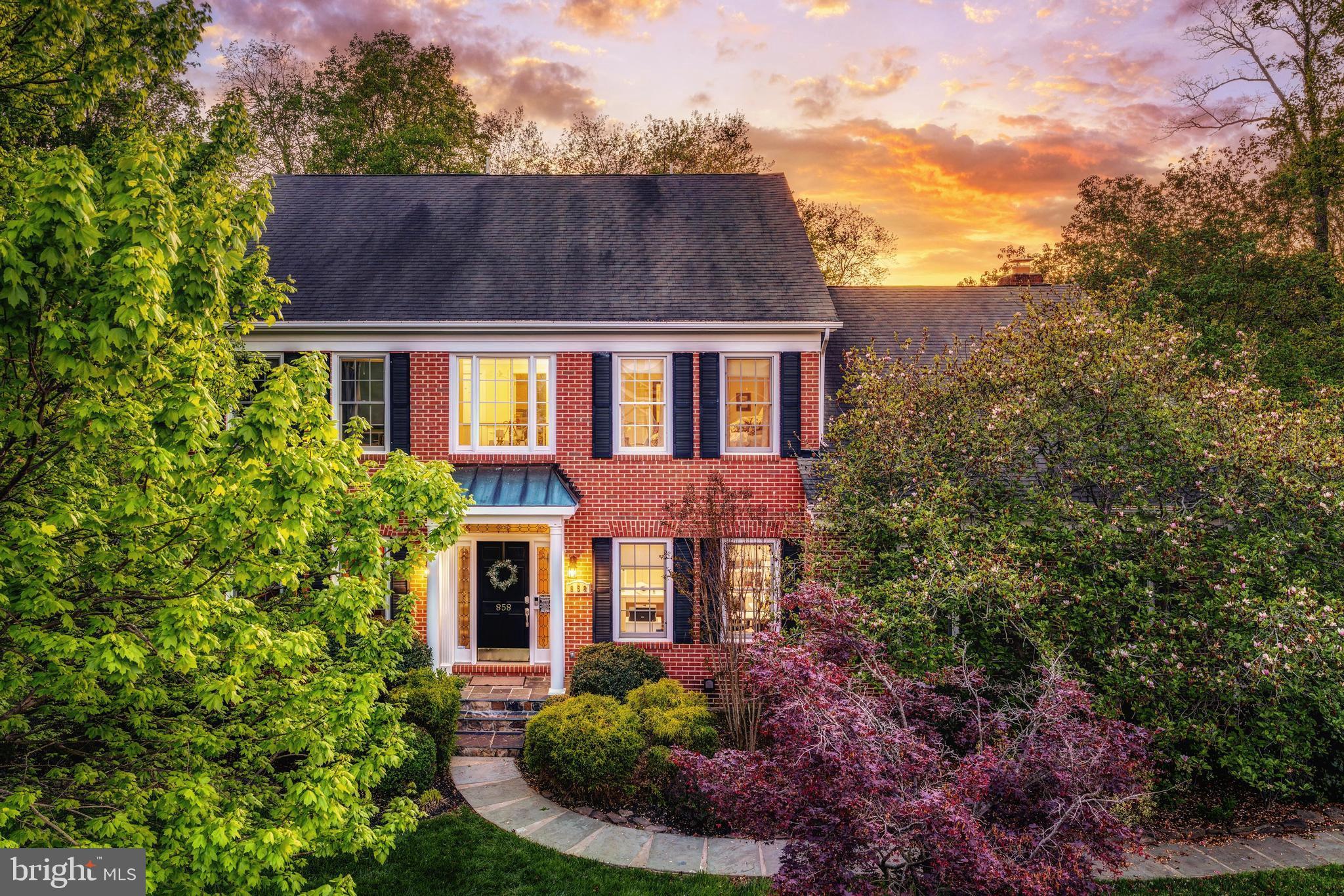 858 Constellation Dr