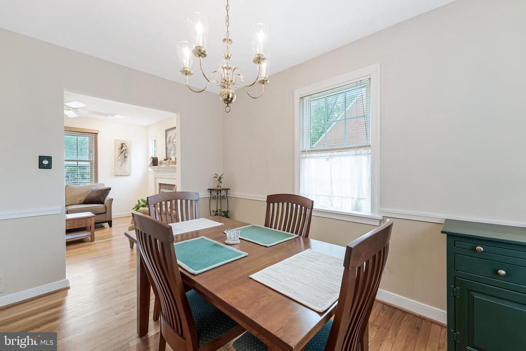 3012 Lawrence Dr