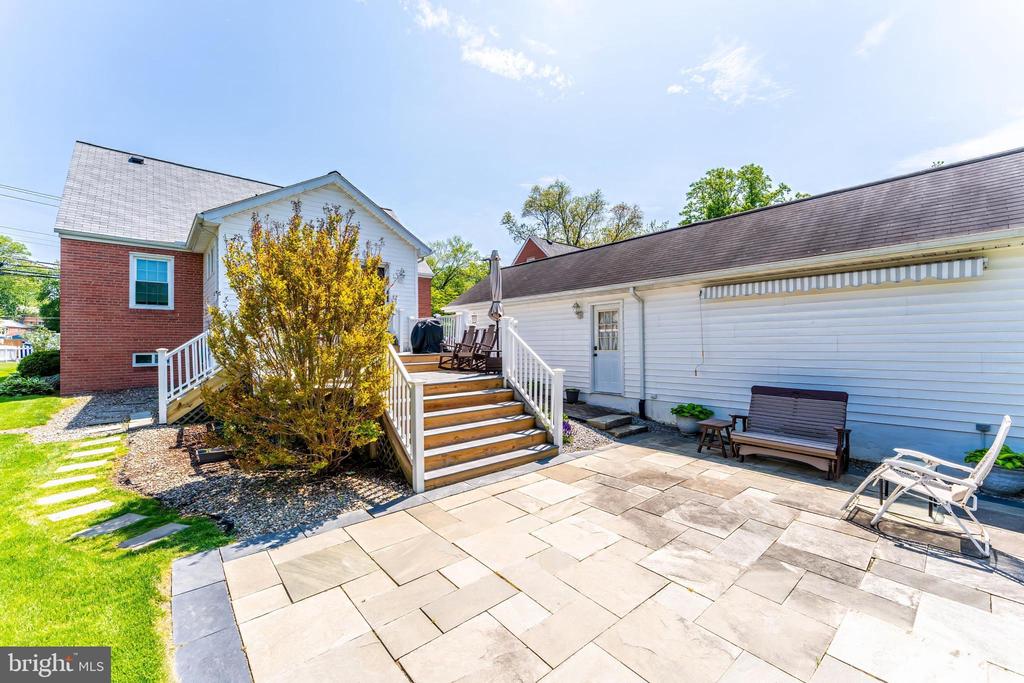 3012 Lawrence Dr