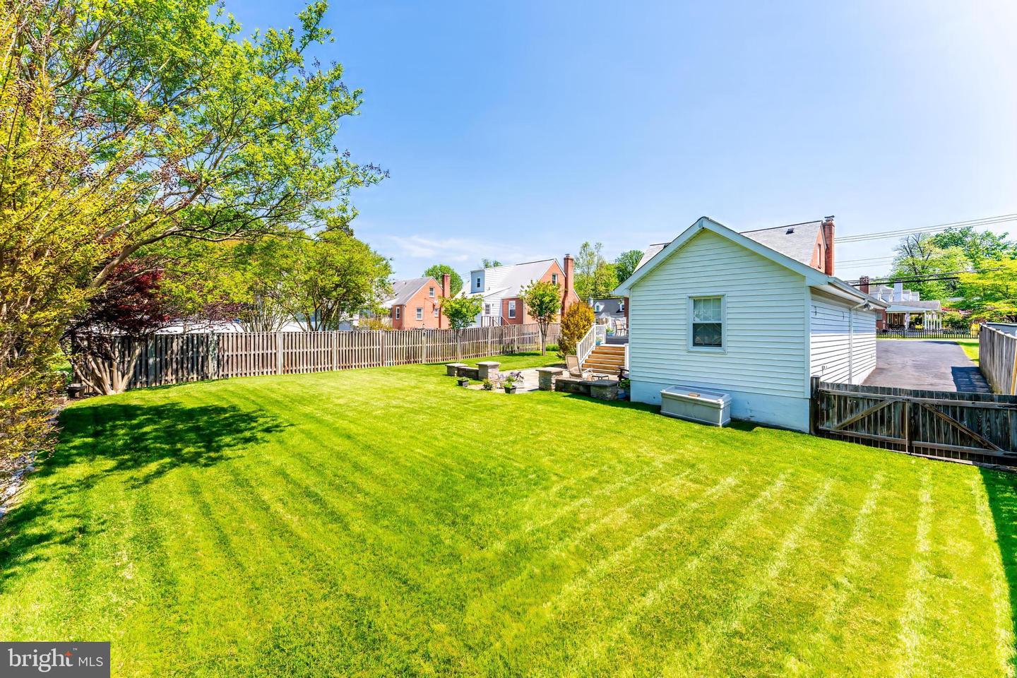 3012 Lawrence Dr