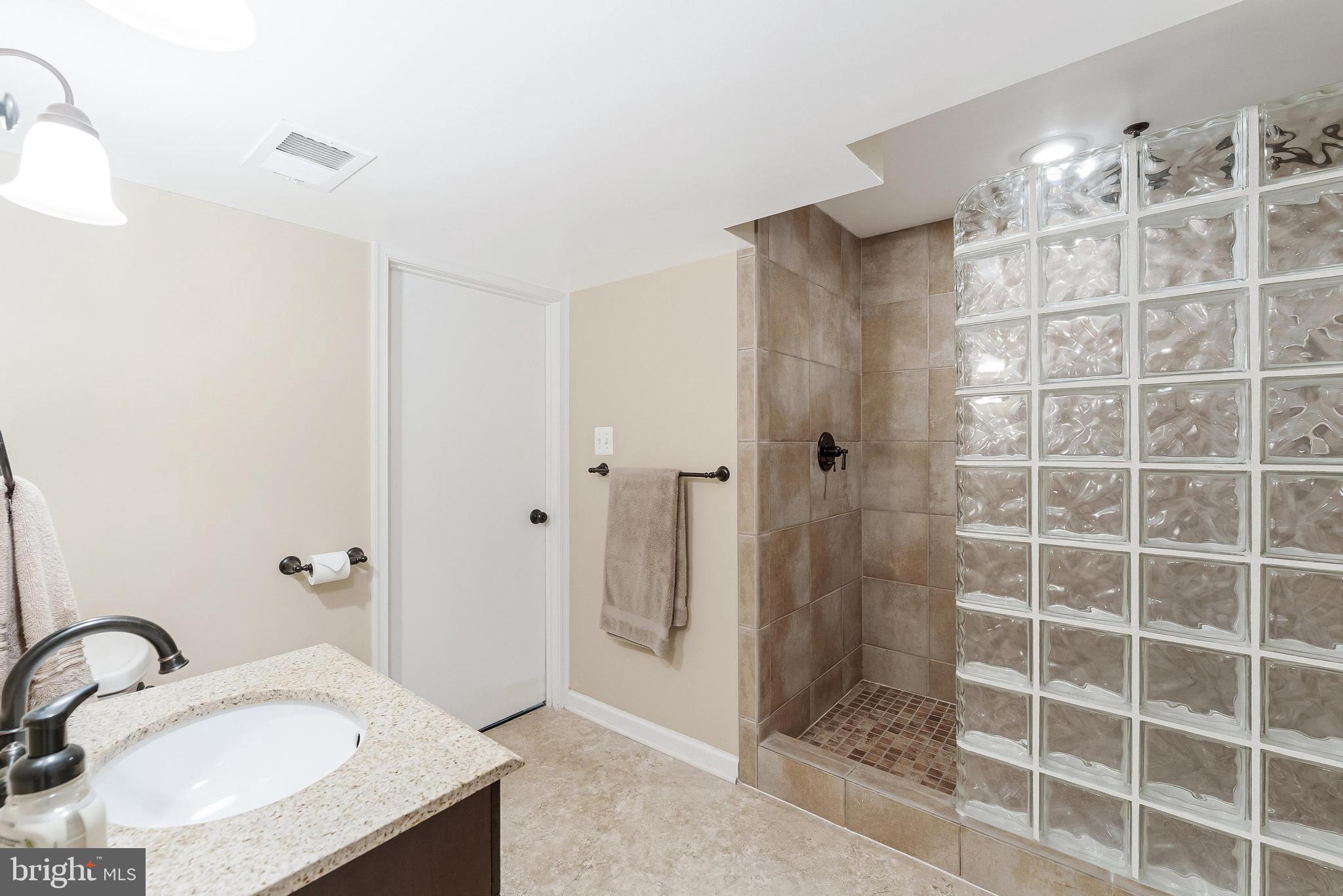 3012 Lawrence Dr