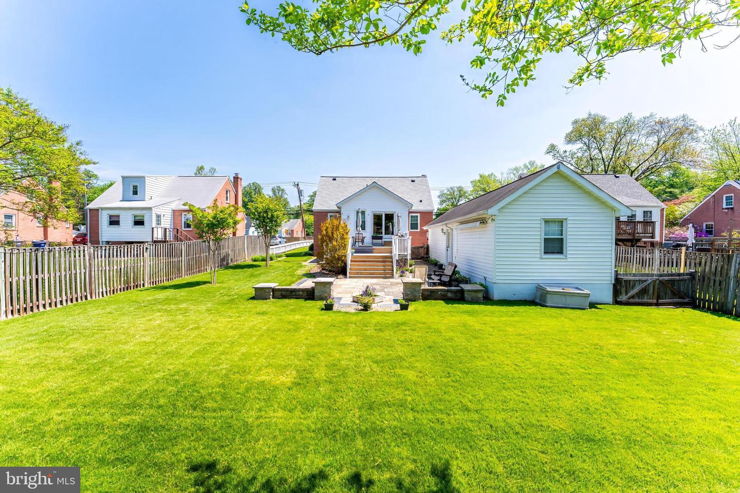 3012 Lawrence Dr