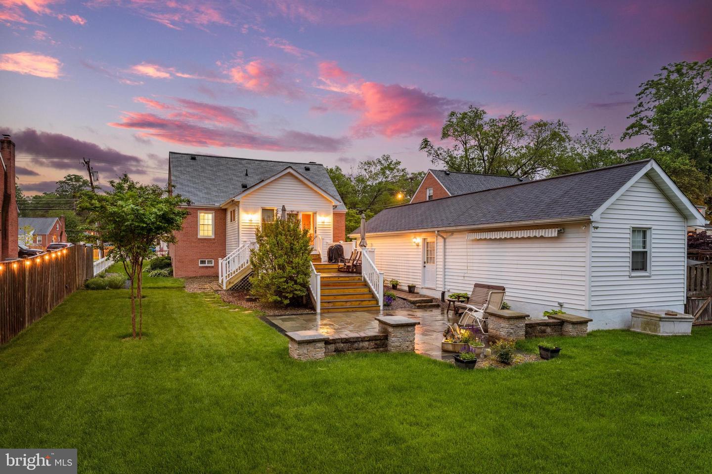 3012 Lawrence Dr