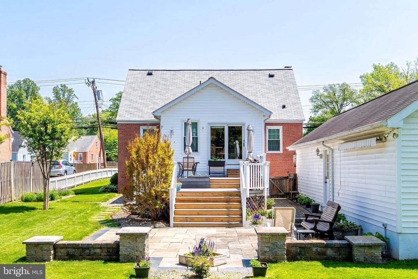 3012 Lawrence Dr