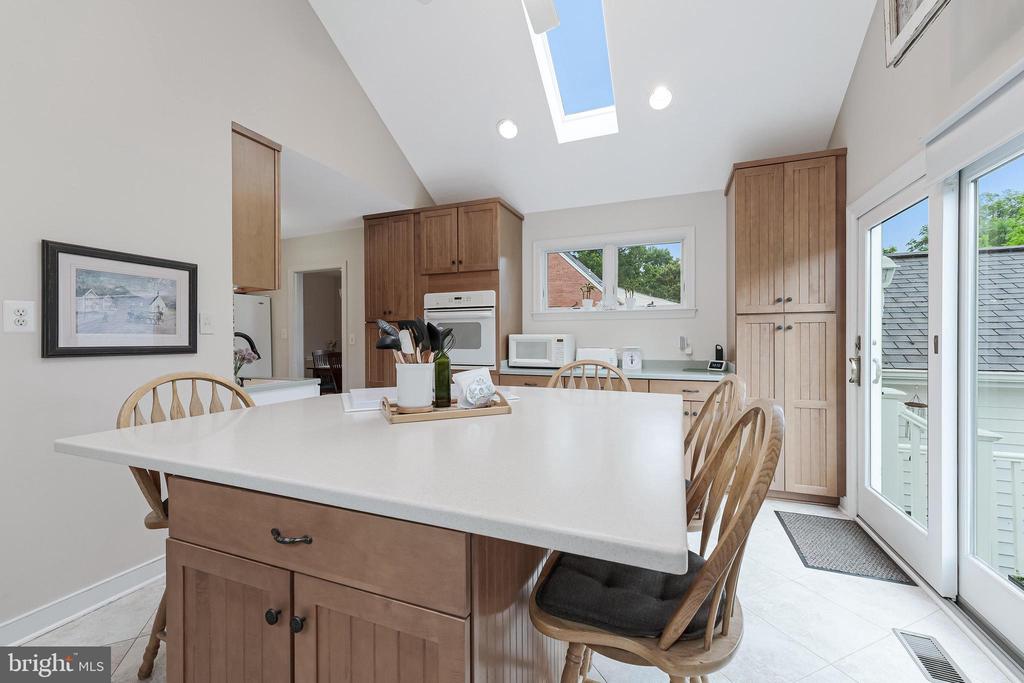 3012 Lawrence Dr