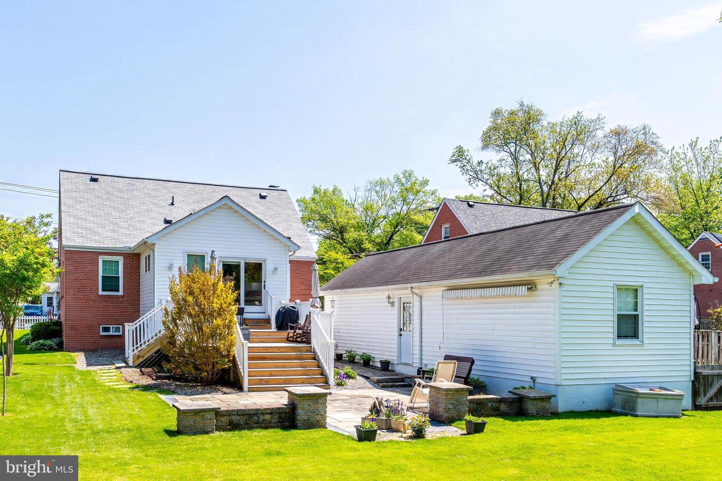 3012 Lawrence Dr