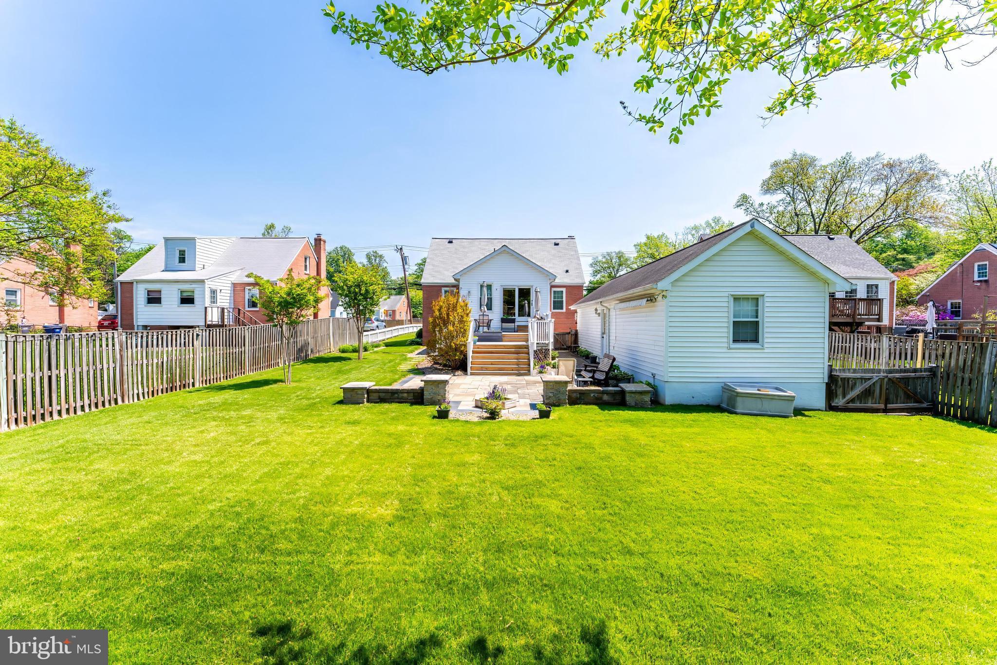 3012 Lawrence Dr