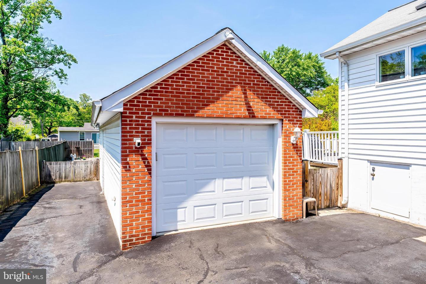 3012 Lawrence Dr