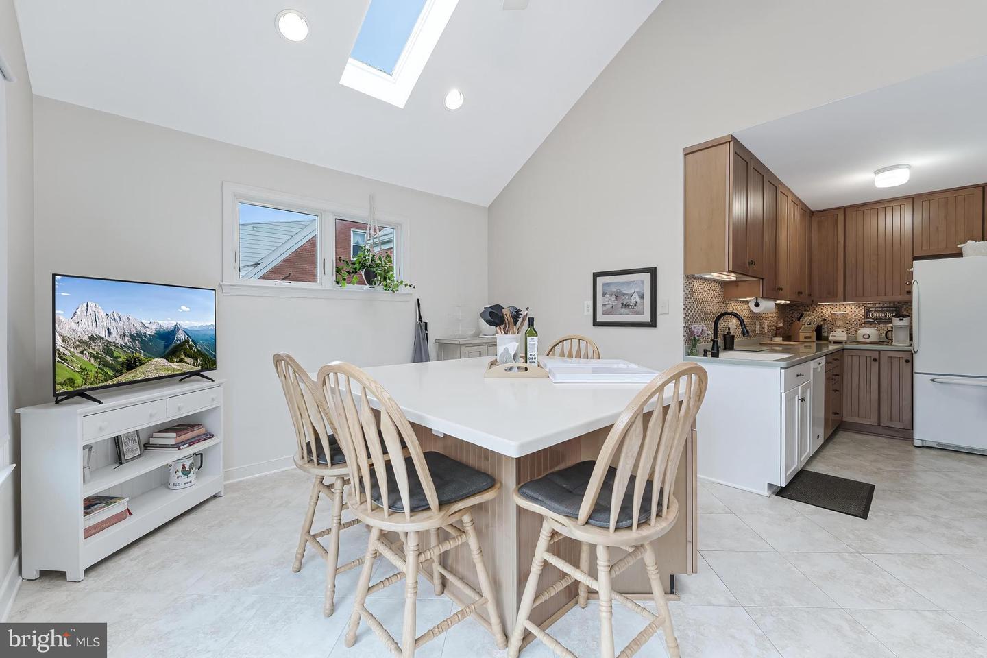 3012 Lawrence Dr
