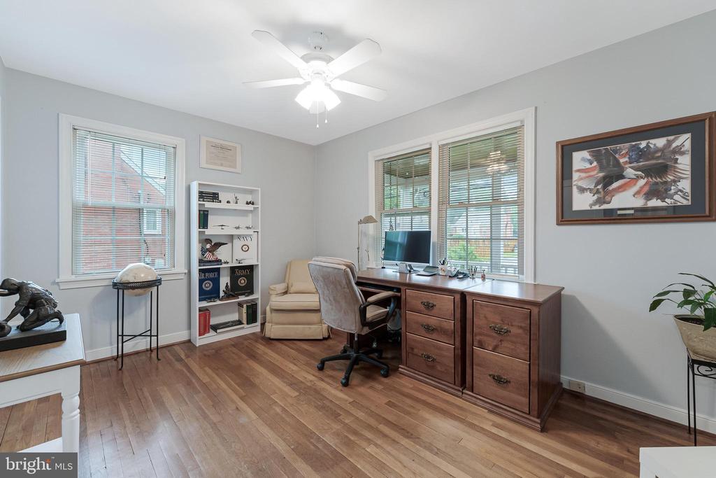 3012 Lawrence Dr