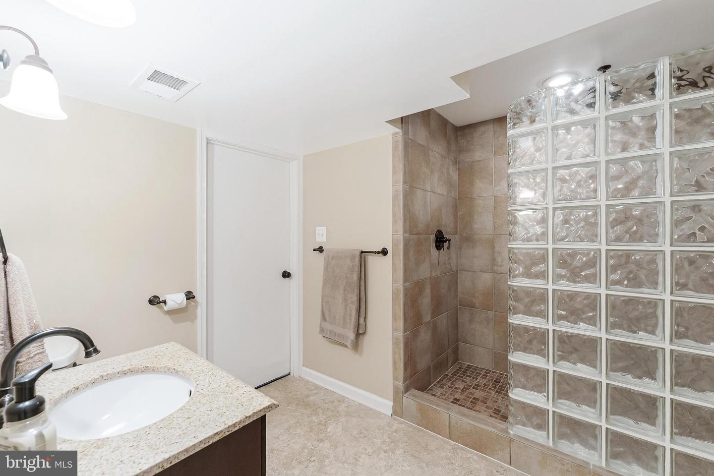 3012 Lawrence Dr