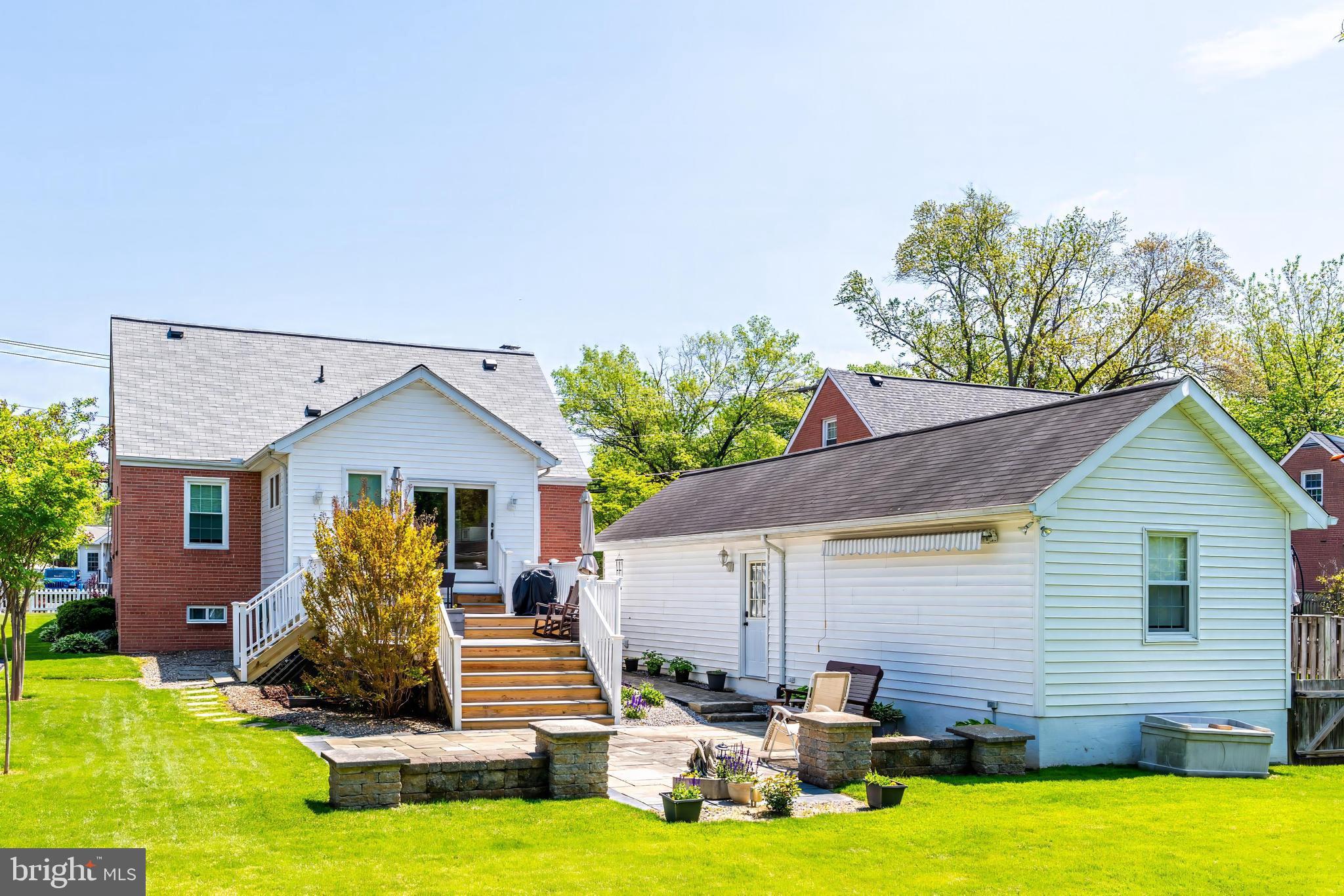 3012 Lawrence Dr