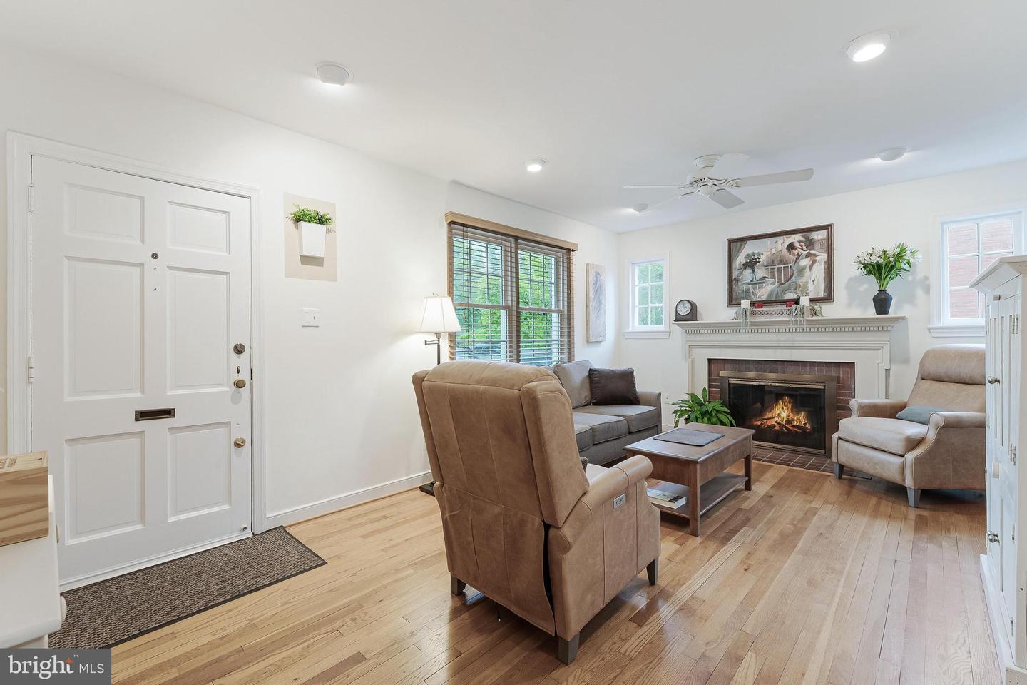 3012 Lawrence Dr