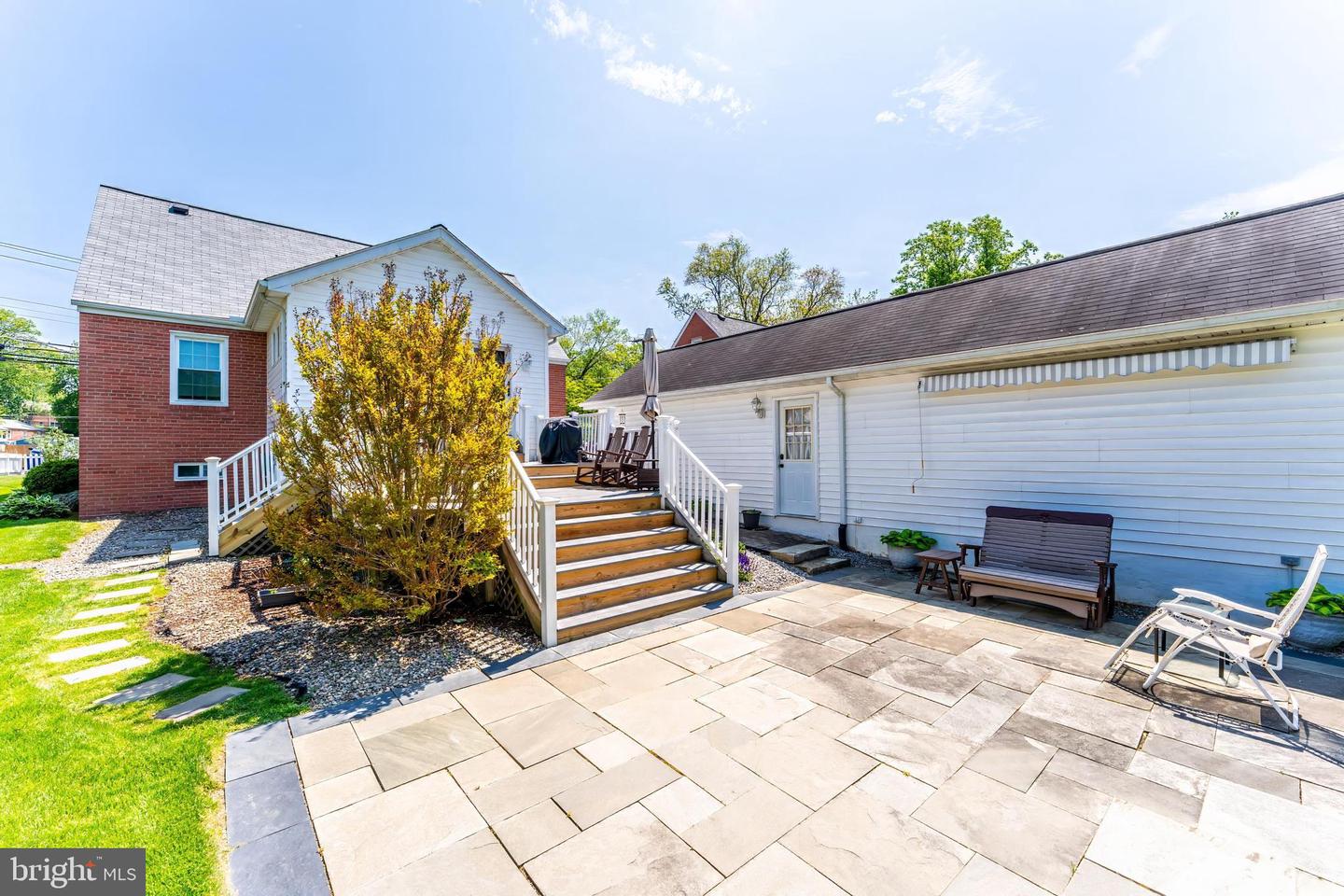 3012 Lawrence Dr