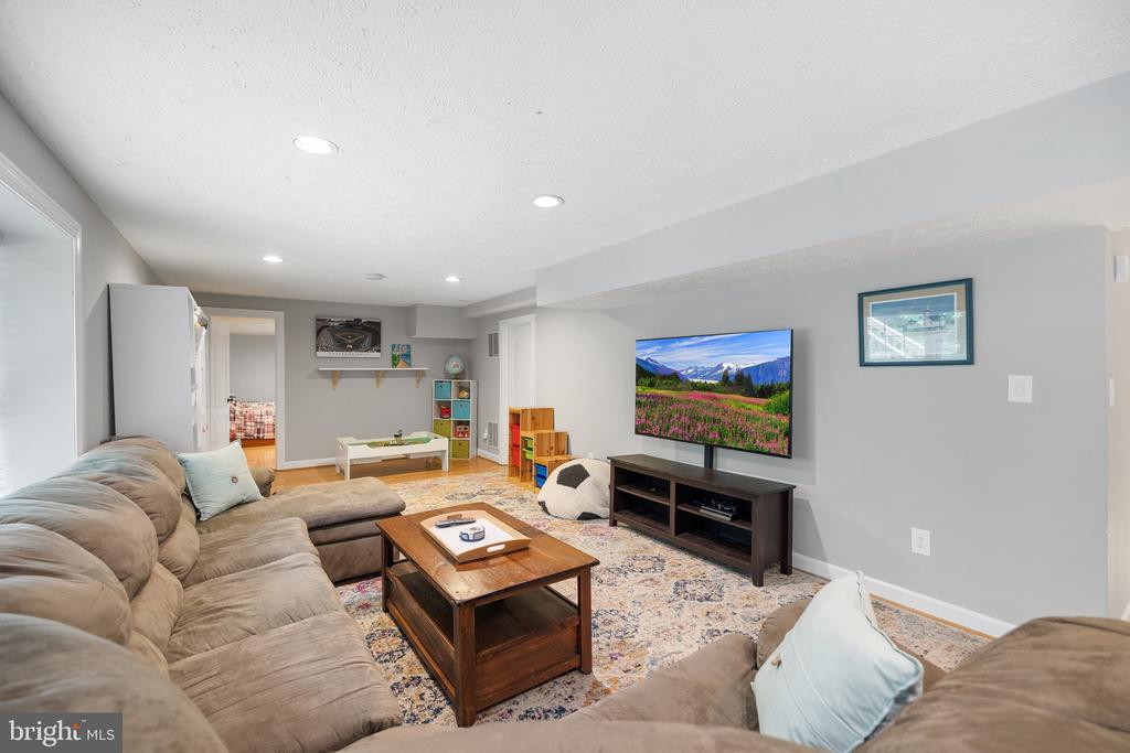 9526 CLAYCHIN COURT