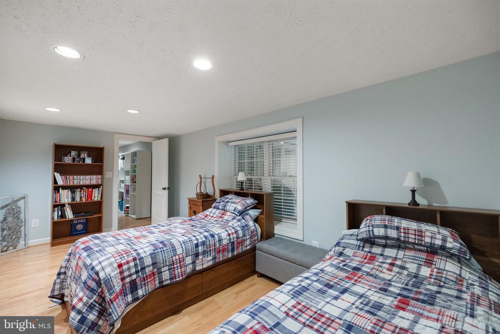 9526 CLAYCHIN COURT